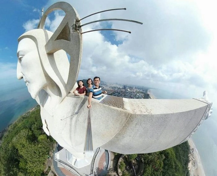 Top 10 Điểm Du Lịch Vũng Tàu Hấp Dẫn Nhất 2026 Tượng Chúa Kitô Vua Vũng Tàu nhìn từ xa